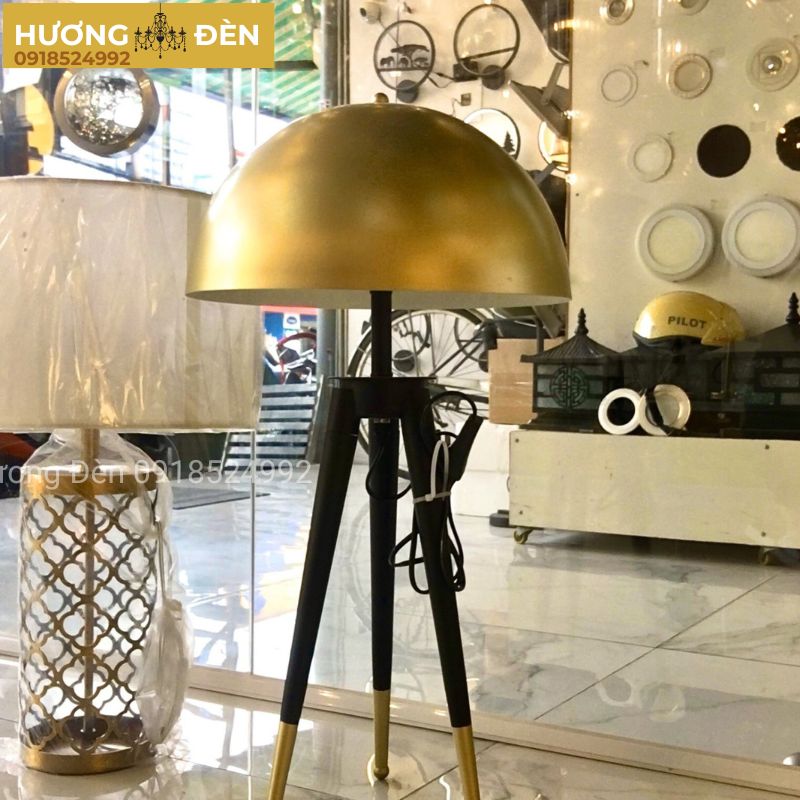 den-ban-trang-tri-chinh-hang-db32